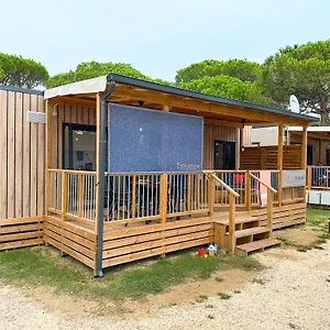 Campingplatz Estivo Premium Deluxe Mobile Homes On Malibu, Lido di Jesolo